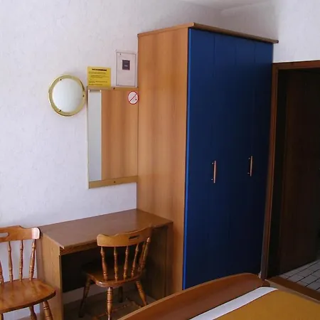 게스트하우스 In With Balcony, Air Conditioning, Wi-fi 3*