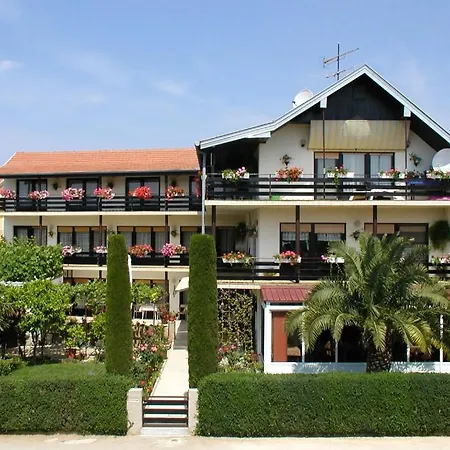 게스트하우스 In With Balcony, Air Conditioning, Wi-fi 3*