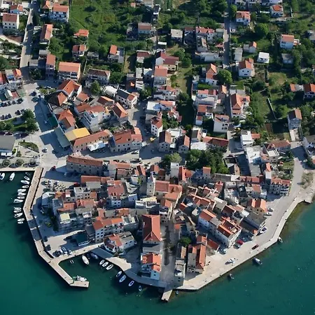 In With Balcony, Air Conditioning, Wi-fi