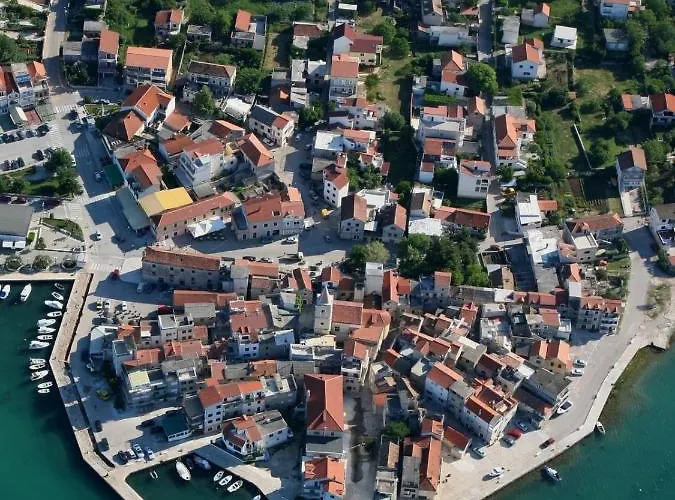 In With Balcony, Air Conditioning, Wi-fi