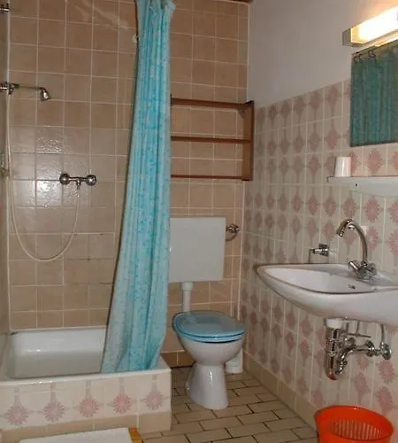 ゲストハウス In With Balcony, Air Conditioning, Wi-fi