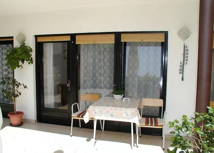 In With Balcony, Air Conditioning, Wi-fi 招待所 3*